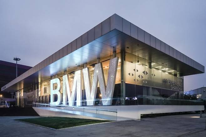 'BMW 비전 익스피리언스 월드 프리미어가 열린 BMW 익스피리언스 상하이' 사진=한국자동차기자협회 출장단