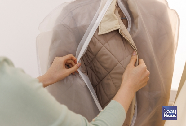 패딩 점퍼, 코트 등 겨울 의류 세탁을 위해 세탁서비스를 이용하는 소비자가 늘면서 관련 피해도 증가할 것으로 예상돼 주의가 요구된다. ⓒ베이비뉴스