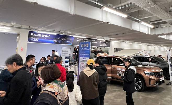 코스크코 하남점에서 진행된 그랑 콜레오스 전시 행사. (사진=르노코리아)