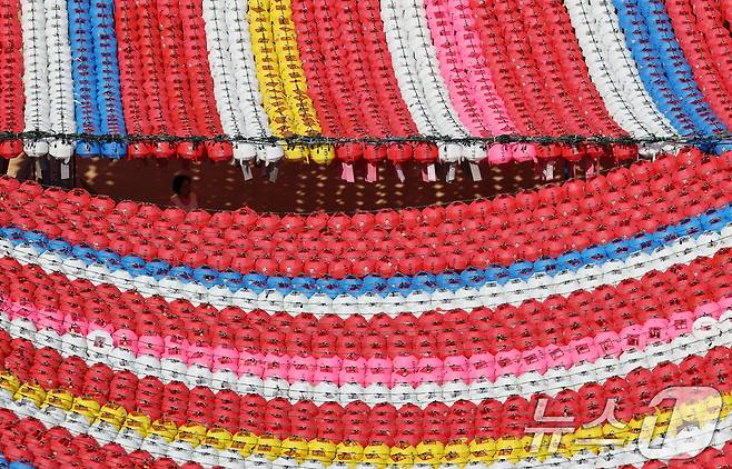 불기 2569년 부처님 오신 날(5월 5일) 연등회를 하루 앞둔 25일 서울 종로구 조계사에서 연등회 준비가 한창이다. 2025.4.25/뉴스1 ⓒ News1 오대일 기자