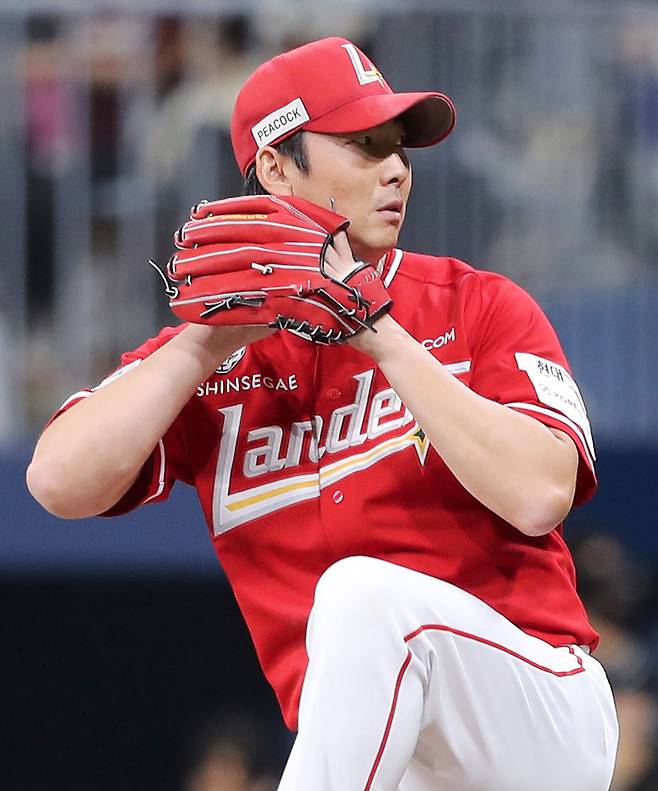 문승원은 24일 수원 KT전 5.2이닝 1실점 호투를 펼쳤다. 사진 | SSG 랜더스