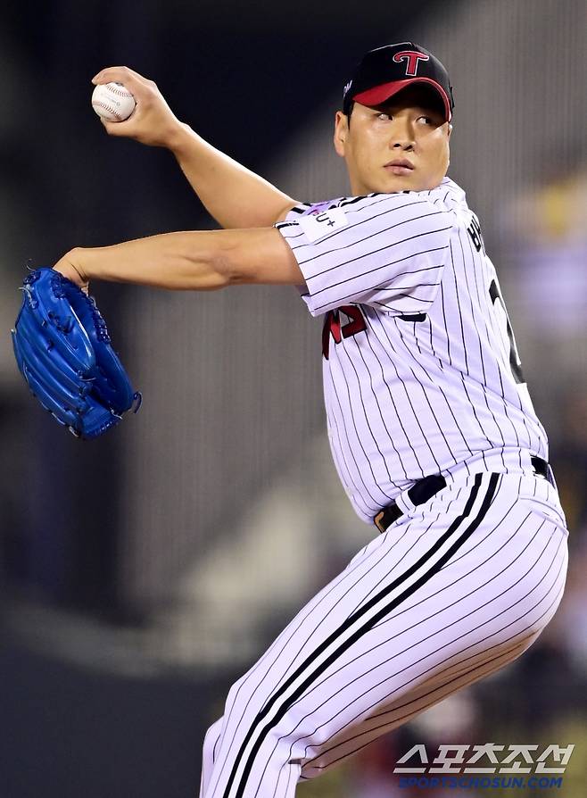 24일 잠실야구장에서 열린 NC와 LG의 경기, 8회초 LG 배재준이 역투하고 있다. 잠실=허상욱 기자wook@sportschosun.com/2025.04.24/