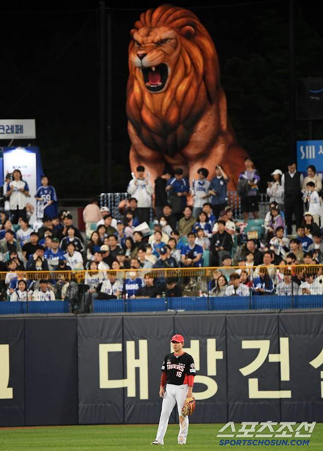 사자 앞에서 무너진 중견수 최원준.