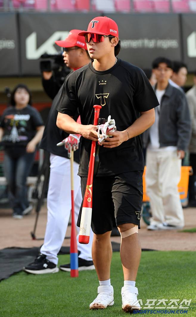 25일 광주 기아챔피언스필드에서 열린 KIA 타이거즈와 LG 트윈스의 경기. 부상에서 복귀한 KIA 김도영이 훈련을 하고 있다. 광주=박재만 기자 pjm@sportschosun.com/2025.04.25/