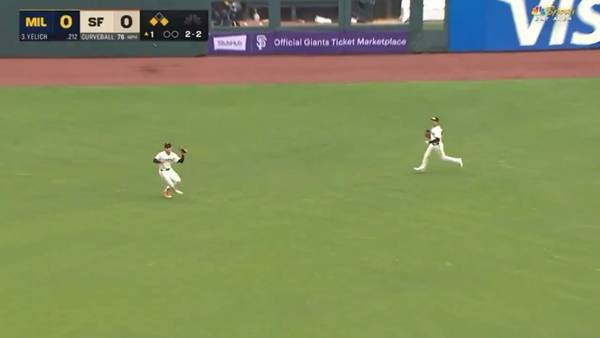 옐리치의 타구를 포구하는 이정후. ⓒNBC