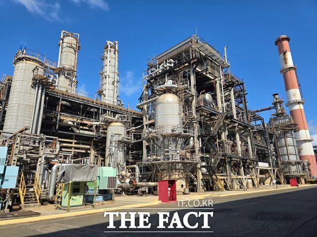 국제유가 하락과 정제마진 감소로 시름하는 한국 정유업계에 비상이 걸렸다. SK이노베이션 공장. /SK이노베이션