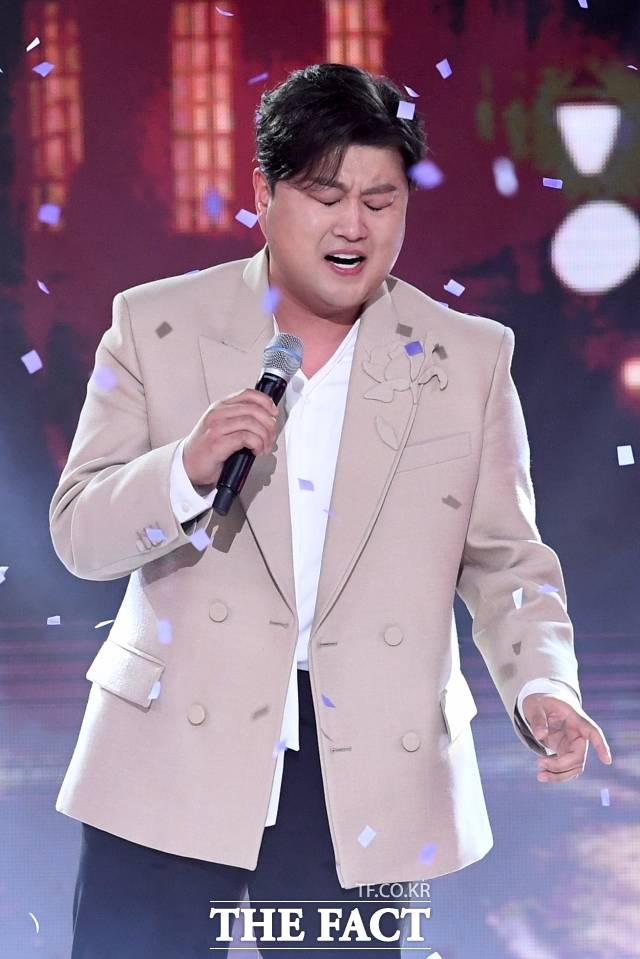 '충격' '담담' '절망'. 가수 김호중이 25일 열린 항소심에서도 징역 2년 6개월을 선고받았다. 사진은 김호중이 지난해 SBS프리즘타워에서 열린 '트롯 뮤직 어워즈 2024' 시상식에 참석해 무대를 펼치고 있다. /서예원 기자
