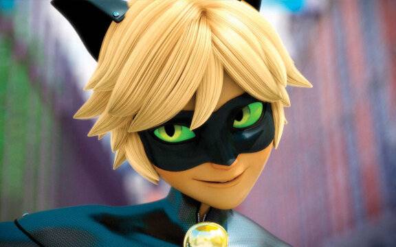 &nbsp;‘쿠키런: 킹덤’의 마들렌맛 쿠키(위쪽)와 ‘미라큘러스: 레이디버그와 블랙캣’의 블랙캣.