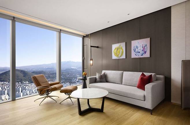 제주 드림타워 복합리조트 그랜드 하얏트 제주 객실. 롯데관광개발 제공