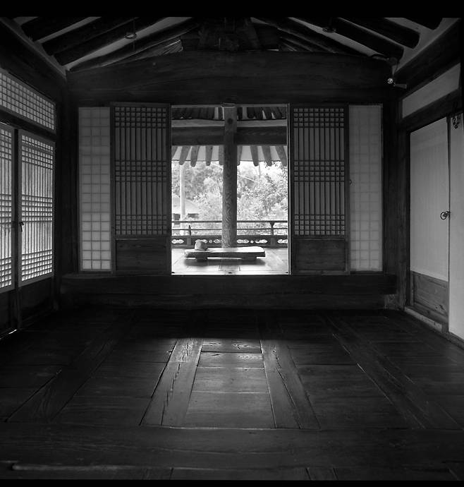 백상현은 14년간 전국의 고택을 촬영했다. 전남 구례 운조루, 2016년/ 사진가 백상현