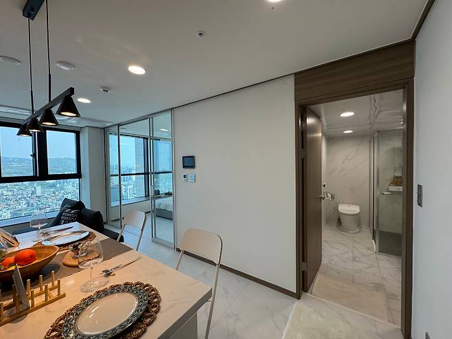 지난 24일 오전 11시 서울 광진구 자양동 리마크빌 이스트폴 B동 D타입 견본주택 전경. /사진=박지윤기자