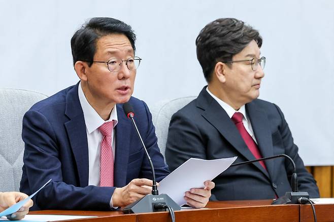 김상훈 국민의힘 정책위의장이 25일 오전 서울 여의도 국회에서 열린 원내대책회의에 참석해 발언하고 있다. 2025.4.25/뉴스1