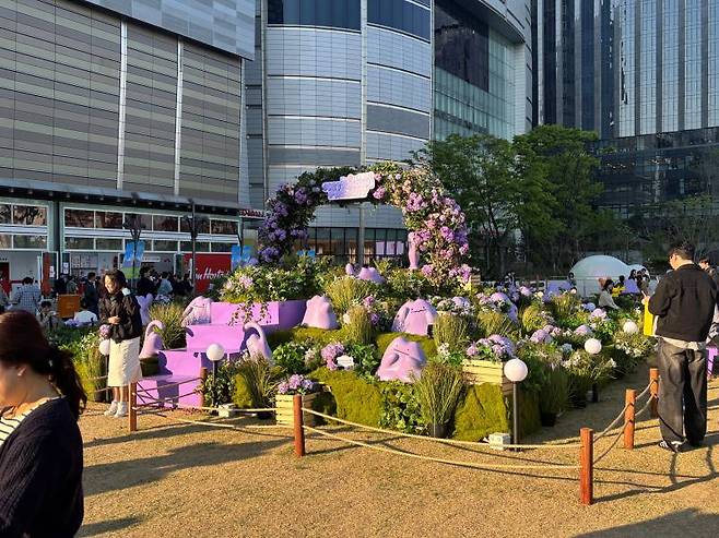 이번 행사의 주인공인 메타몽