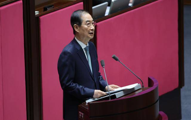 한덕수 대통령 권한대행 국무총리가 24일 서울 여의도 국회에서 열린 본회의에서 추가경정예산안 시정연설을 하고 있다. 하상윤 기자