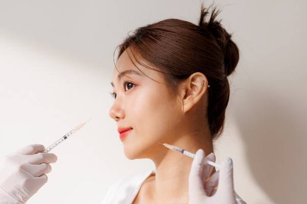 턱 보톡스로 교근 사용이 제한되면 측두근이 대신 사용되며 얼굴 폭이 넓어질 수 있다./사진=클립아트코리아