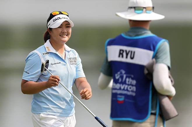 <yonhap photo-0810="">25일(한국시간) 열린 미국여자프로골프(LPGA) 투서 시즌 첫 메이저 대회인 셰브론 챔피언십 1라운드에서 경기 중인 유해란. [AFP=연합뉴스]</yonhap>