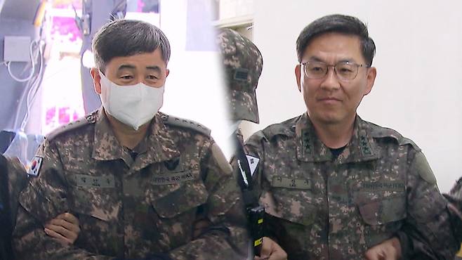 공판 출석하는 박안수 전 육군참모총장과 이진우 전 수도방위사령관
