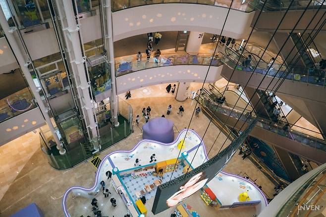 ▲ 메타몽이 점령해 버린 롯데월드몰