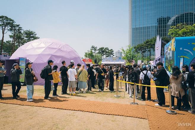 ▲ 메타몽 동산 옆에는 다양한 이벤트 부스가 마련됐습니다