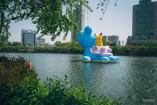 ▲ 석촌호수 쪽으로 약간 내려오면 이번 행사의 마스코트를 만날 수 있습니다