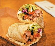 얇은 또띠아를 각종 재료로 채워 풍만함을 자랑하는 덕분에 든든한 한 끼 식사로도 손색없다.