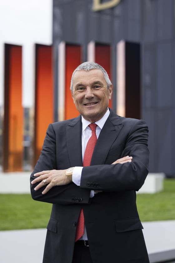 지난 4월 16일 이탈리아 발렌차에 있는 '마니파투라 불가리' 재개소 행사에서 만난 장-크리스토프 바뱅 불가리 CEO. 사진 불가리.