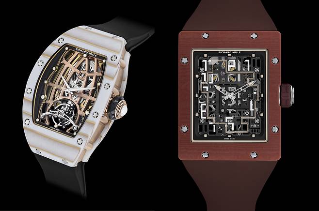 2025년 리차드 밀이 공개한 RM 74-02 오토매틱 투르비용 골드 쿼츠 TPT® 워치(왼쪽)와 RM 16-02 오토매틱 엑스트라 플랫 워치. 사진 리차드 밀