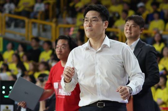 조동현 감독 재역전에 밝은 표정. 사진[연합뉴스]