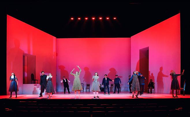 연극 ‘시련’의 한 장면  <더블케이엔터테인먼트>