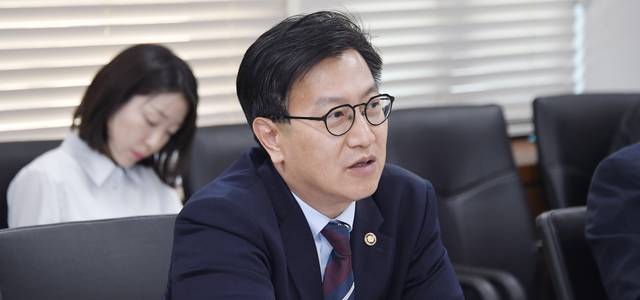 김범석 기획재정부 1차관이 25일 정부서울청사에서  ‘제44차 물가관계차관회의’를 주재하고 있다.  기재부 제공