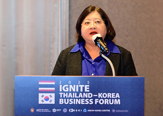 랏다 로자나윌라이부아 WHA 이스턴 씨보드 산업단지 최고상업책임자(CCO)가 세션발표를 하고 있다.  이상섭 기자