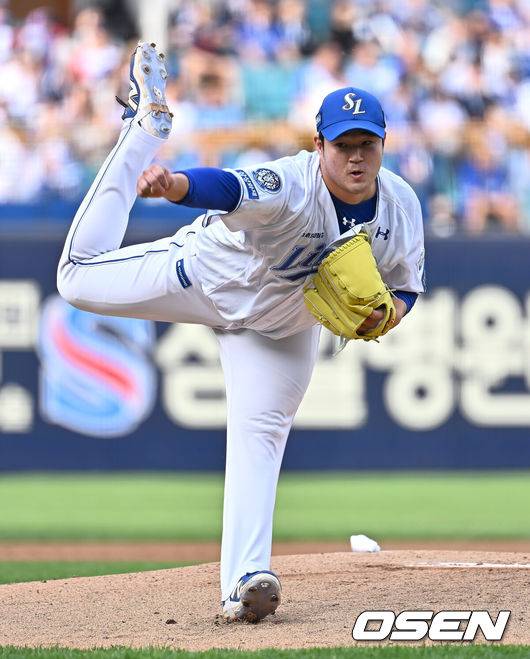 [OSEN=대구, 이석우 기자] 19일 대구삼성라이온즈파크에서 2025 신한 SOL 뱅크 KBO 리그 삼성 라이온즈와 롯데 자이언츠의 경기가 열렸다. 홈팀 삼성은 김대호가, 방문팀 롯데는 김진욱이 선발 출전했다. 삼성 라이온즈 선발 투수 김대호가 역투하고 있다. 2025.04.19 / foto0307@osen.co.kr