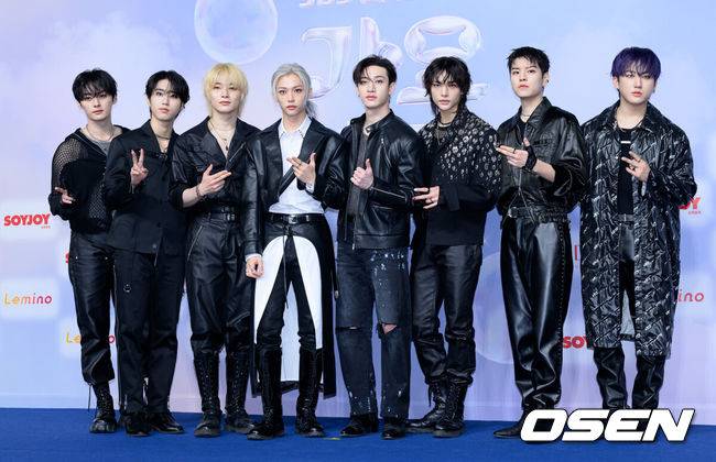 [OSEN=이대선 기자] 21일 오후 인천 영종도 인스파이어 아레나에서 ‘2024 SBS 가요대전 서머(2024 SBS 가요대전 Summer)’ 블루카펫 행사가 열렸다.‘2024 SBS 가요대전 Summer’는 잔나비를 비롯해 NCT 127, 온앤오프, Stray Kids, (여자)아이들, 투모로우바이투게더, 이영지, CRAVITY, WOOAH, STAYC, 엔하이픈, NMIXX, IVE, 르세라핌, 뉴진스, xikers, KISS OF LIFE, ZEROBASEONE, NCT WISH, 아일릿까지 총 20팀의 아티스트가 출연한다.그룹 스트레이키즈가 블루카펫을 밟고 있다. 2024.07.21 /sunday@osen.co.kr