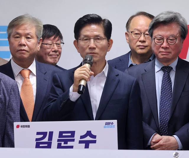 ▲국민의힘 김문수 대선 경선 후보가 지난 24일 서울 여의도 대하빌딩 캠프 사무실에서 열린 국가혁신위원회 출범식에서 발언하고 있다. ⓒ연합뉴스
