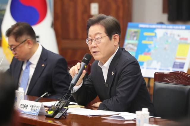 이재명 더불어민주당 대선 예비후보가 24일 전북 새만금33센터를 방문해 발언하고 있다. 연합뉴스