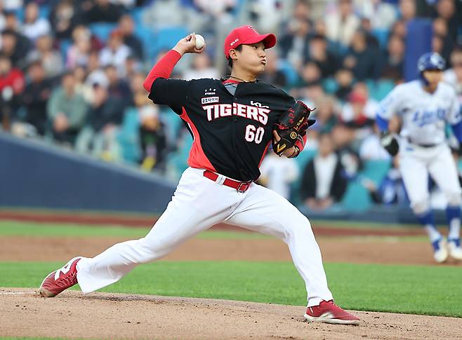 KIA 김도현이 23일 대구 삼성전에 선발 등판해 역투하고 있다. KIA 타이거즈 제공