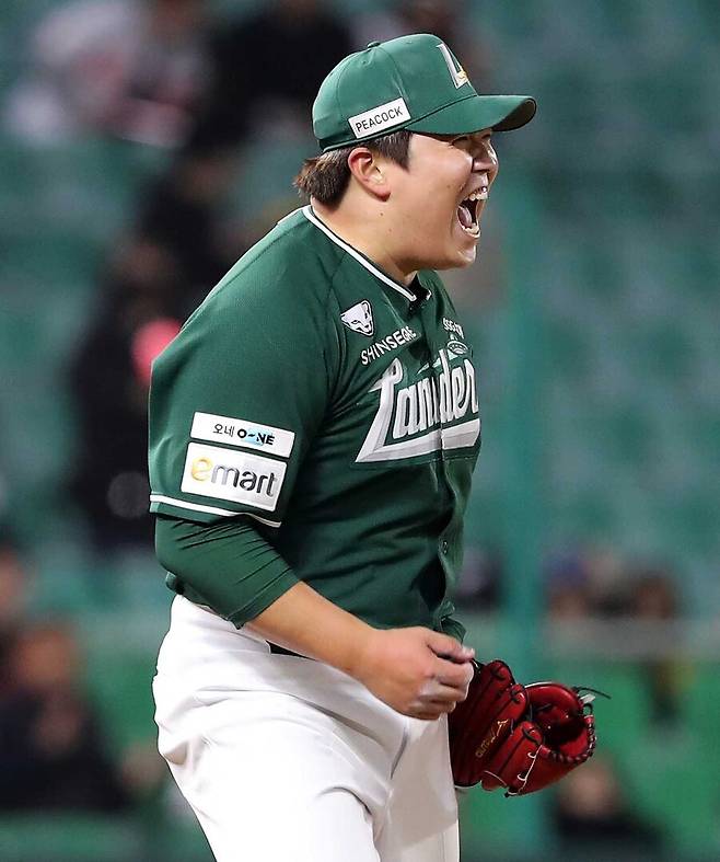 ▲ 슬라이더 장착으로 우타자 상대 약세까지 지워내며 0점대 평균자책점을 기록 중인 이로운 ⓒSSG랜더스