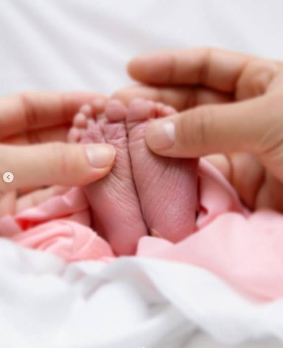 오타니가 자신의 개인 SNS에 딸의 발 사진을 게재했다. /사진=오타니 SNS 갈무리