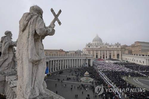 2023년 1월 5일 거행된 베네딕토 16세 전 교황 장례 미사 모습 [AP 연합뉴스 자료사진. 재판매 및 DB 금지]