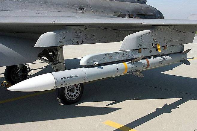 AIM120 미사일