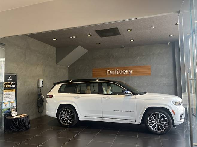 '스텔란티스 일산 브랜드 하우스에는 고객 전용 딜리버리 존이 있다. 딜러비리 존에서는 차를 받으러 오는 고객들에게 잊지 못할 추억을 선사한다.' 사진=이상진