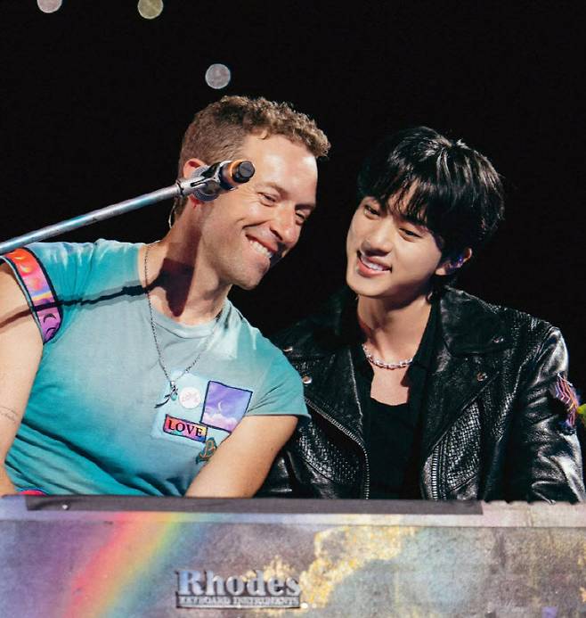 진(오른쪽)과 크리스 마틴(사진=SNS)