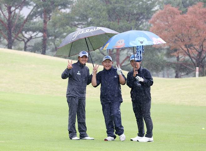 왼쪽부터 박상현과 김세현, 김건율 어린이(사진=대회조직위 제공)