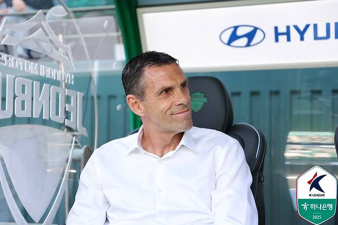 EPL 출신 지도자 거스 포옛 감독과 함께 명가 전북현대가 조금씩 부활하고 있다. (한국프로축구연맹 제공)