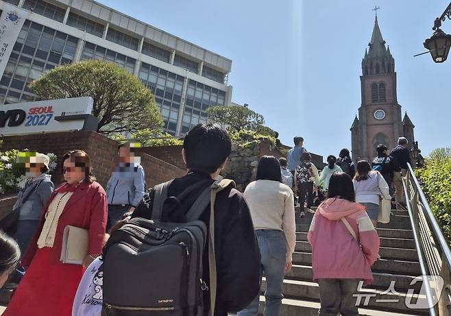 26일 오전 프란치스코 교황의 분향소가 설치된 서울 중구 명동대성당의 모습. 2025.4.26/뉴스1 ⓒ News1 신윤하 기자