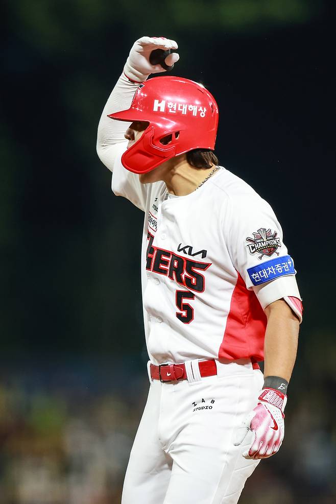 KIA 김도영이 25일 광주-기아 챔피언스 필드에서 열린 2025 KBO리그 LG전에서 1-3으로 뒤진 4회말 무사 만루에서 대타로 나서 동점 2타점 적시타를 때린 후 포효하고 있다. 사진 | KIA 타이거즈