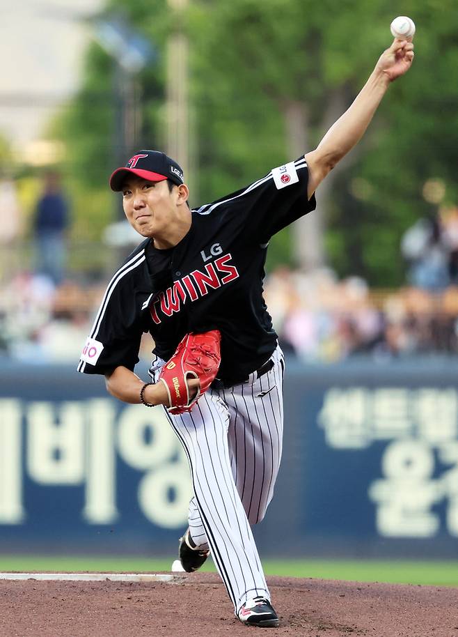 LG 선발 손주영이 25일 광주-기아 챔피언스 필드에서 열린 2025 KBO리그 KIA전에서 역투하고 있다. 사진 | 광주=연합뉴스