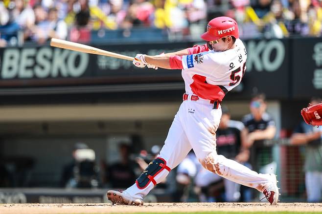 KIA 오선우가 26일 광주-기아 챔피언스 필드에서 열린 2025 KBO리그 LG와 경기에서 3회말 스리런 홈런을 터뜨리고 있다. 사진 | KIA 타이거즈