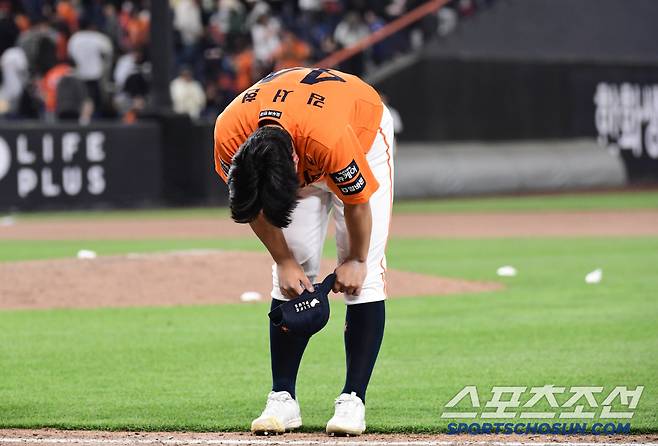 미안함에 한동안 고개를 들 수 없었던 영건 마무리.