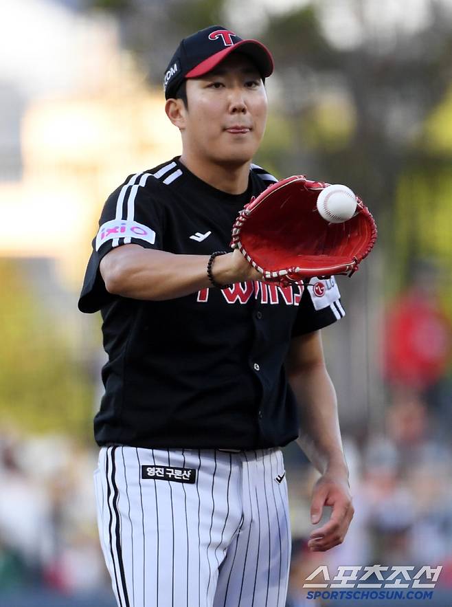 25일 광주 기아챔피언스필드에서 열린 KIA 타이거즈와 LG 트윈스의 경기. LG 손주영이 숨을 고르고 있다. 광주=박재만 기자 pjm@sportschosun.com/2025.04.25/